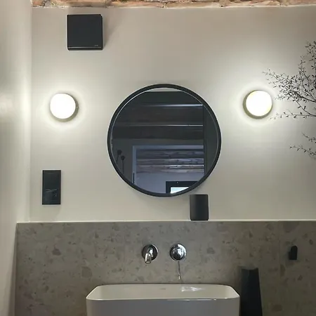Apartment 5 *